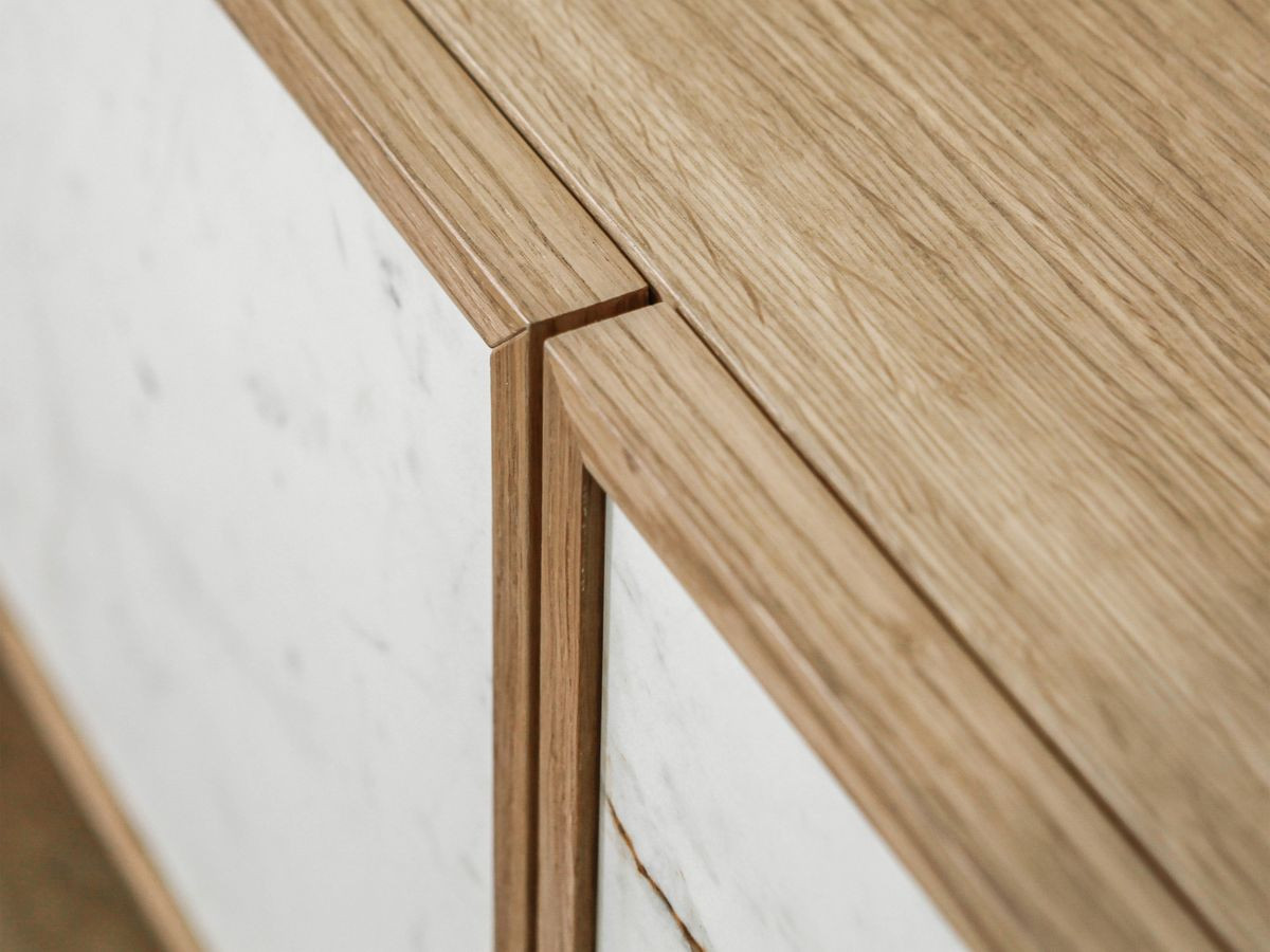 BARI 4-deurs tv-meubel 180 cm massief eiken fineer en keramiek