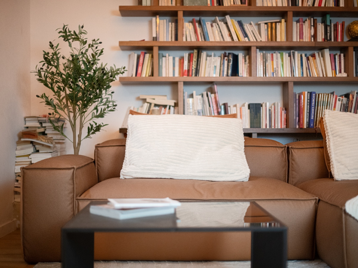 Canapé d'angle réversible ultra moelleux BOHEME cuir végan avec pouf