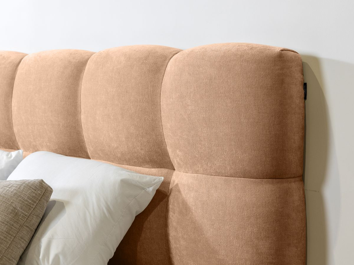 Lit KUMO tissu lisse lattes massives pieds en bois naturel