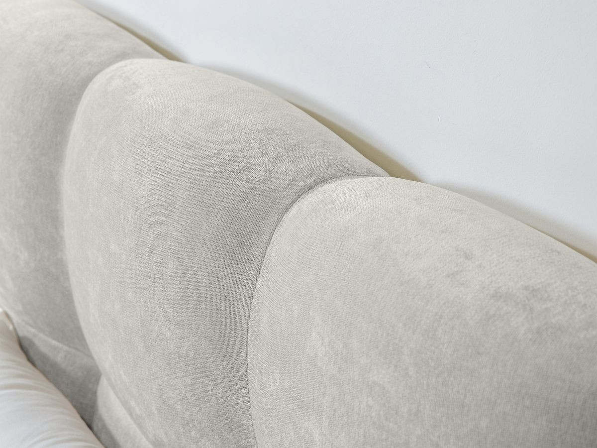 Lit KUMO tissu lisse lattes massives pieds en bois naturel