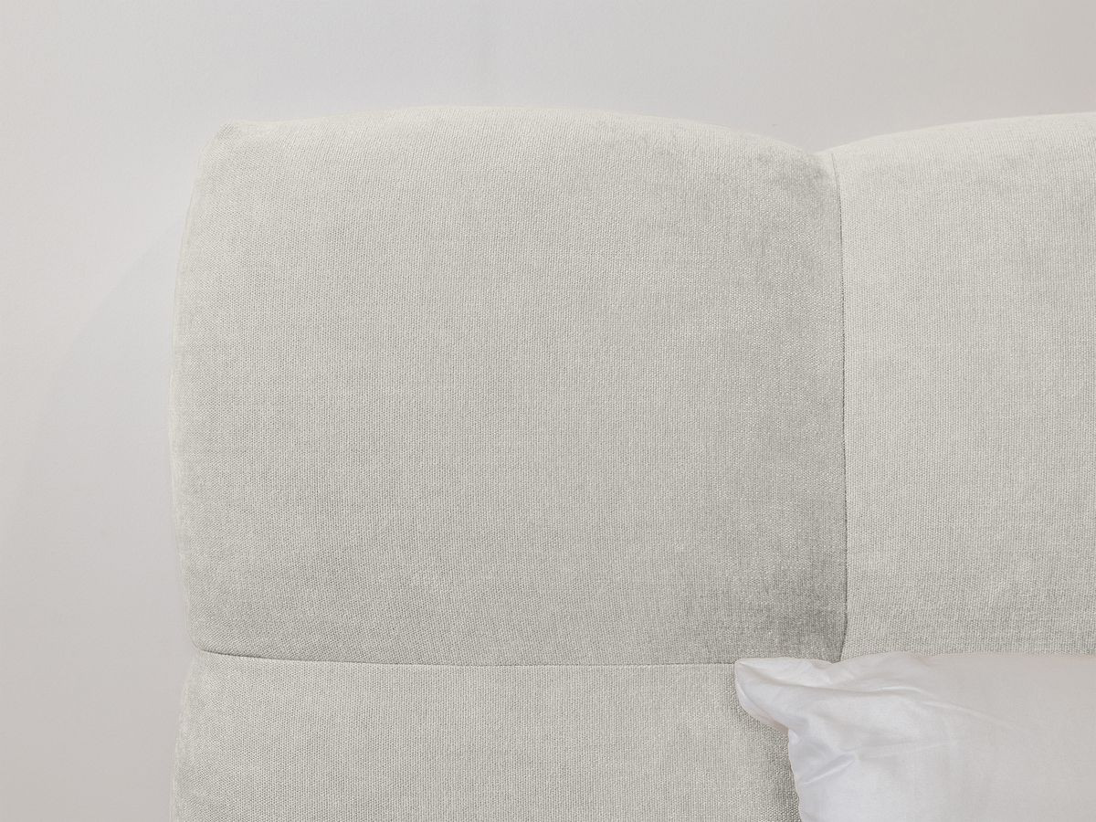 KUMO bed met massieve lattenbodem en poten van natuurlijk hout