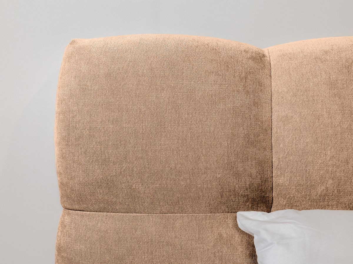 Lit KUMO tissu lisse lattes massives pieds en bois naturel + Bout de lit KUMO tissu lisse