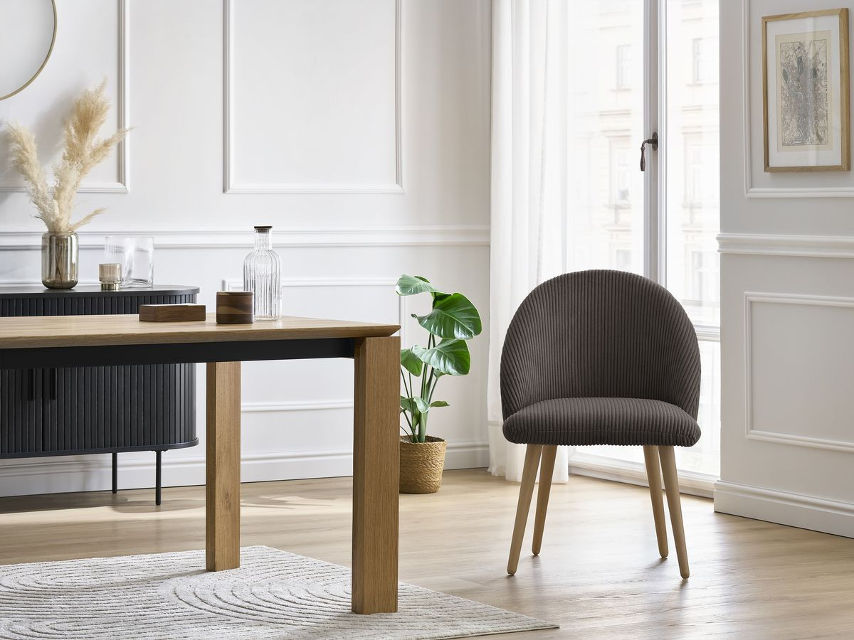 Set LALIE-stoelen in corduroystof en Scandinavische houten poten