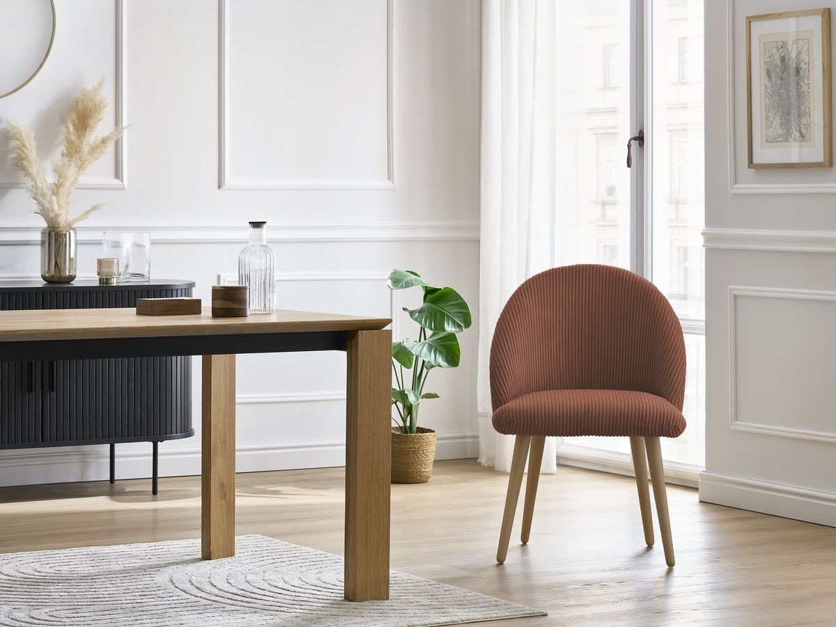Set LALIE-stoelen in corduroystof en Scandinavische houten poten