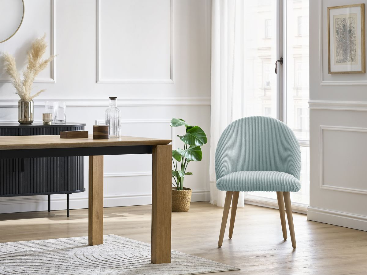 Set LALIE-stoelen in corduroystof en Scandinavische houten poten