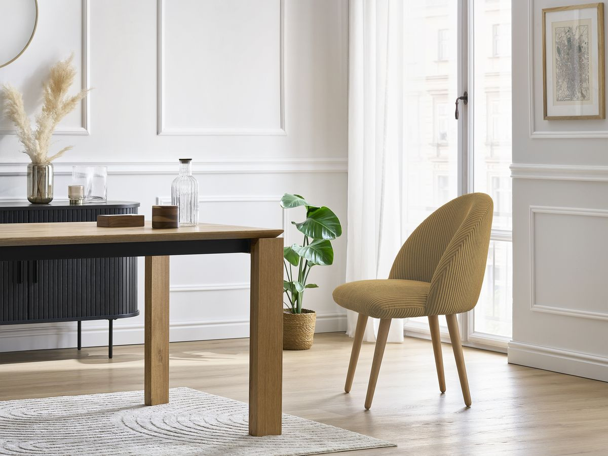Set LALIE-stoelen in corduroystof en Scandinavische houten poten