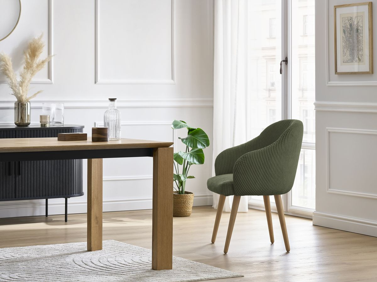 Set SOPHIE stoelen in corduroy stof en Scandinavische houten poten