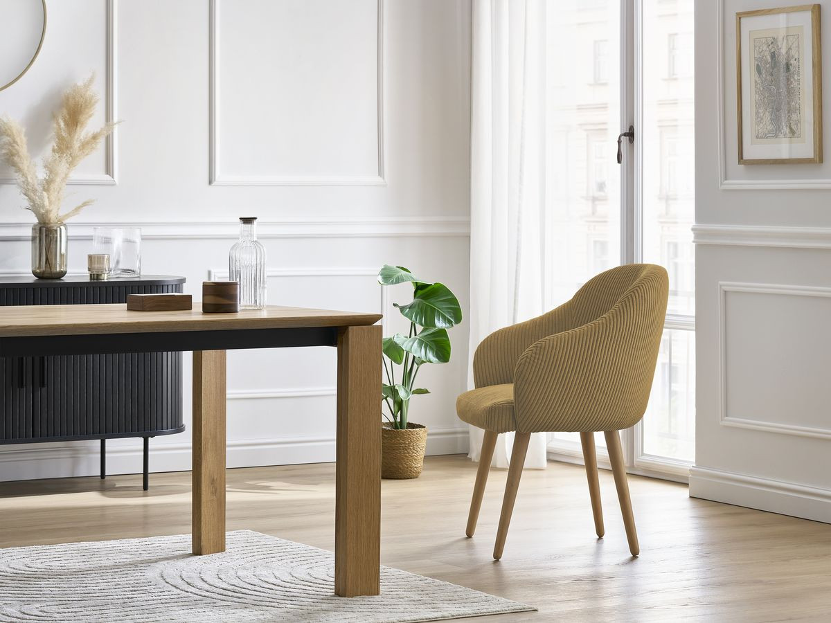 Set SOPHIE stoelen in corduroy stof en Scandinavische houten poten