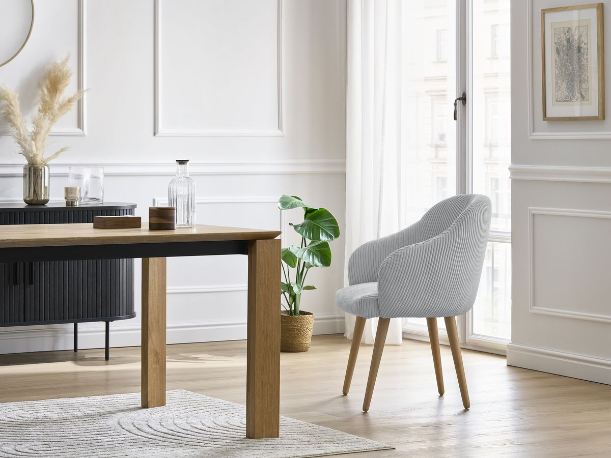 Set SOPHIE stoelen in corduroy stof en Scandinavische houten poten