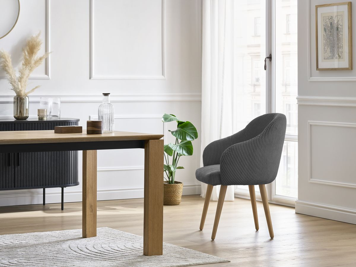 Set SOPHIE stoelen in corduroy stof en Scandinavische houten poten
