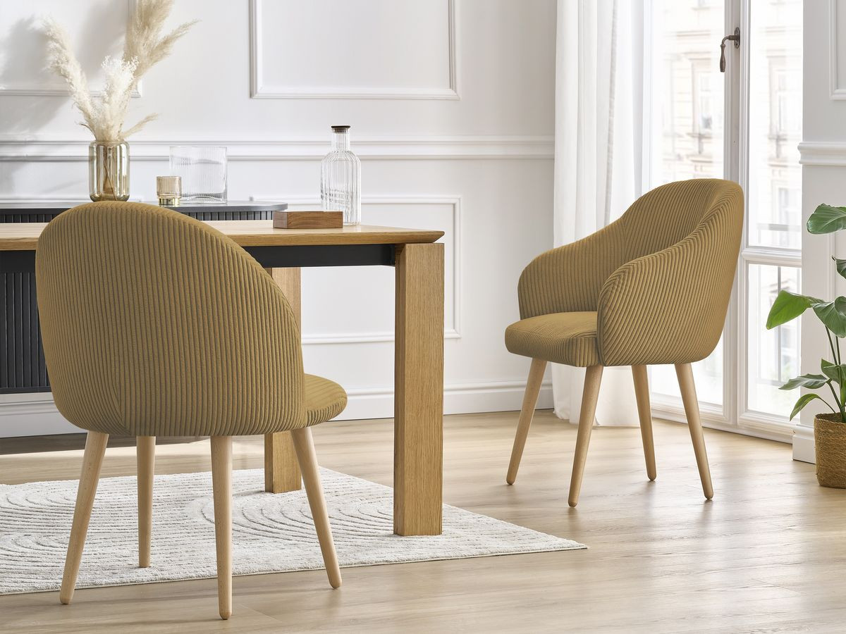 Set SOPHIE stoelen in corduroy stof en Scandinavische houten poten
