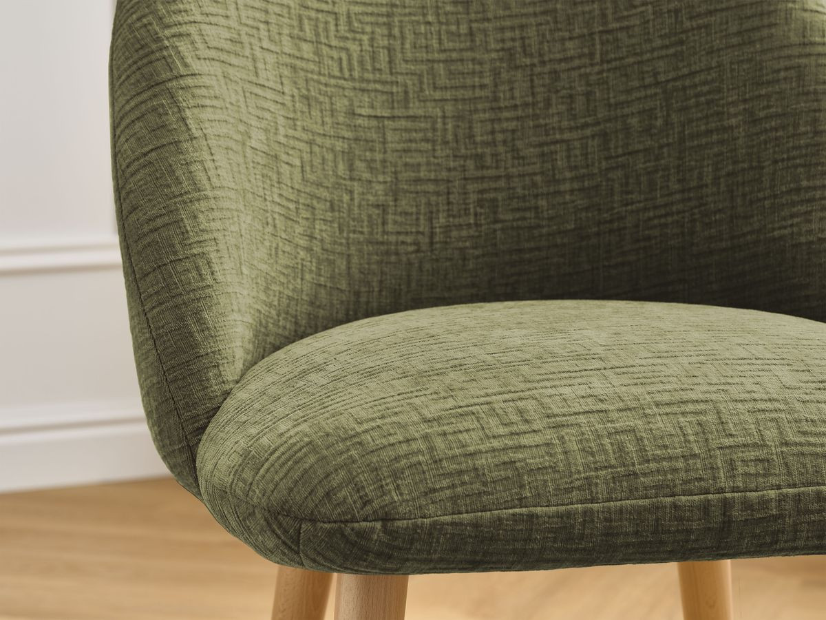 LALIE stoel met structuurstof en Scandinavische houten poten