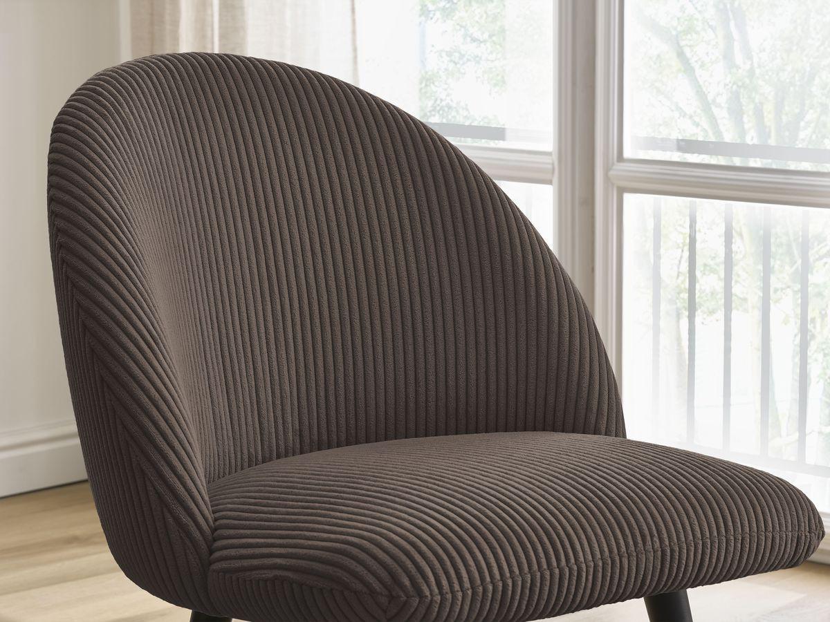 LALIE stoel in corduroy stof en zwarte Scandinavische poten