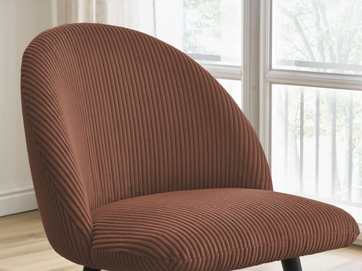 LALIE stoel in corduroy stof en zwarte Scandinavische poten