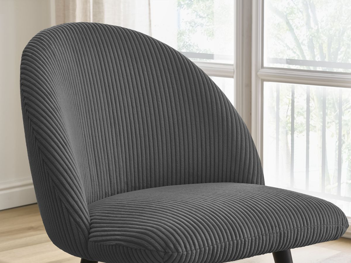 LALIE stoel in corduroy stof en zwarte Scandinavische poten
