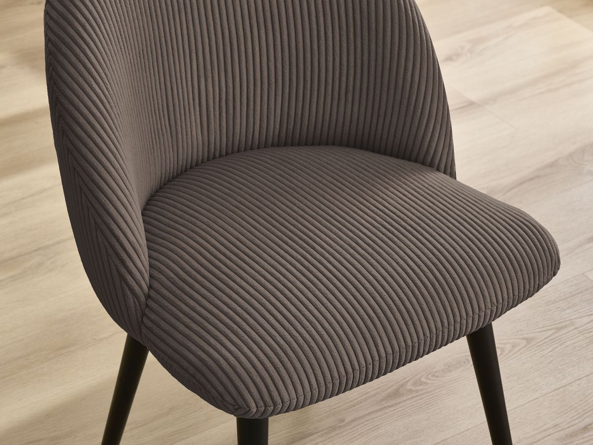 LALIE stoel in corduroy stof en zwarte Scandinavische poten