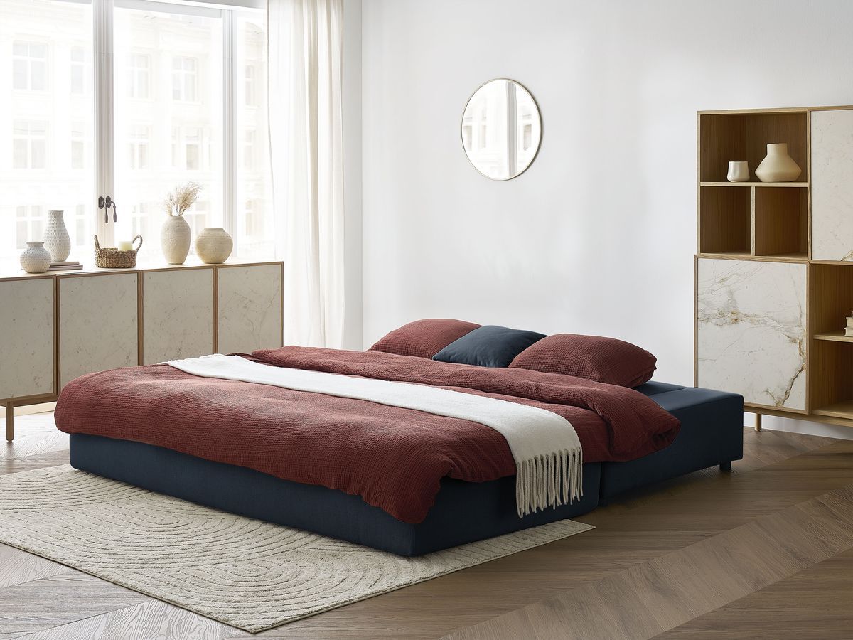 Canapé droit convertible LEANDRE bi matière avec deux poufs