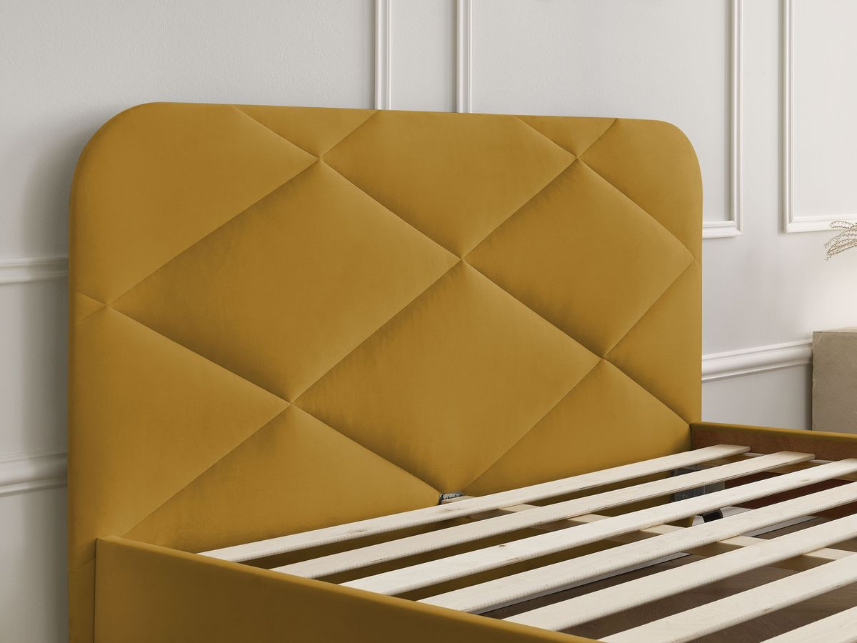 Lit PRUNE avec lattes massives tissu velours
