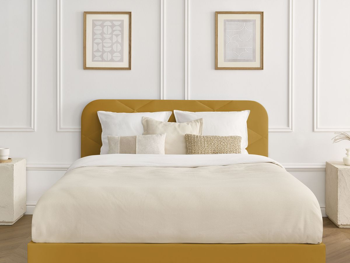 Lit PRUNE avec lattes massives tissu velours