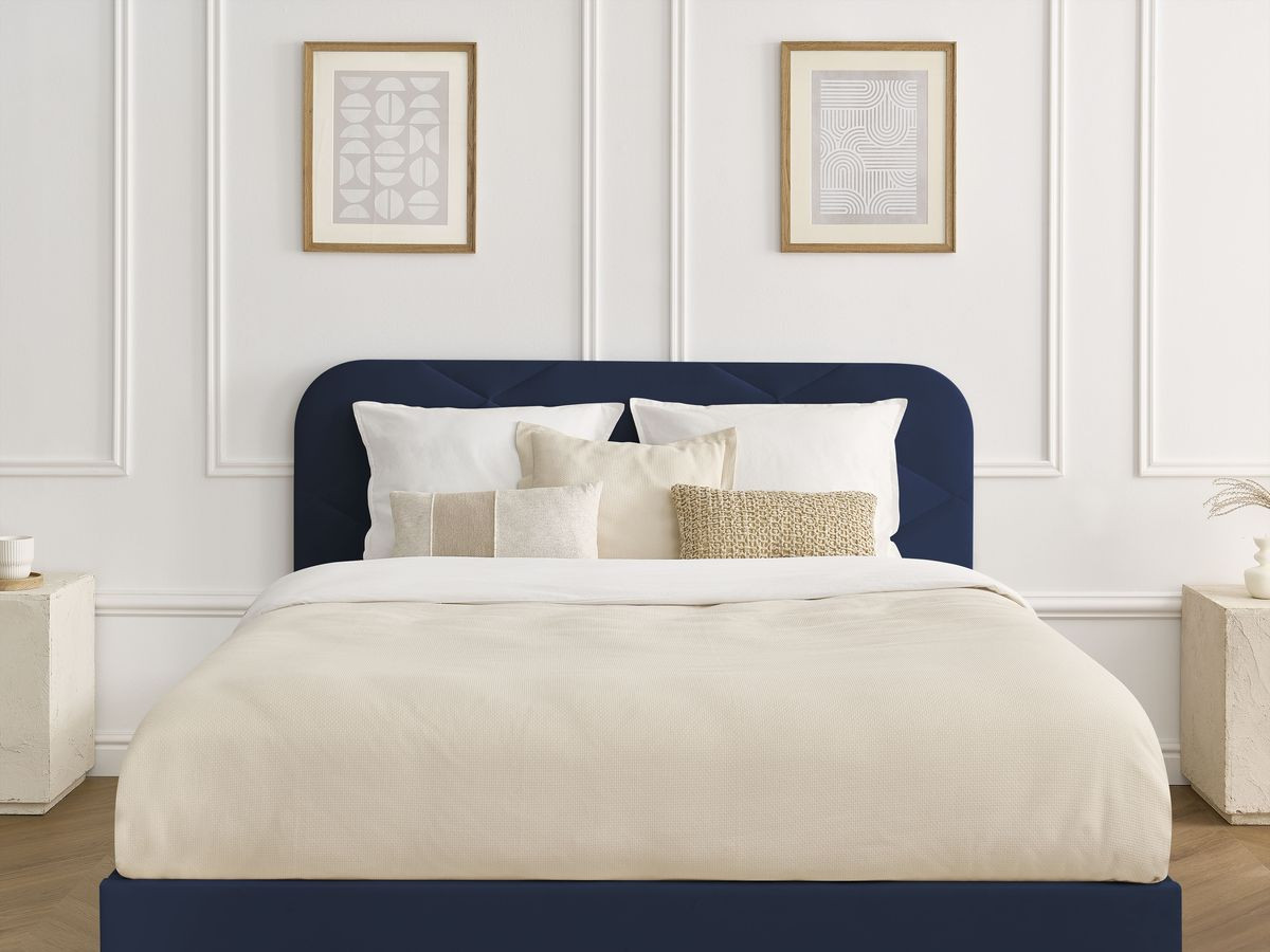 Lit PRUNE avec lattes massives tissu velours