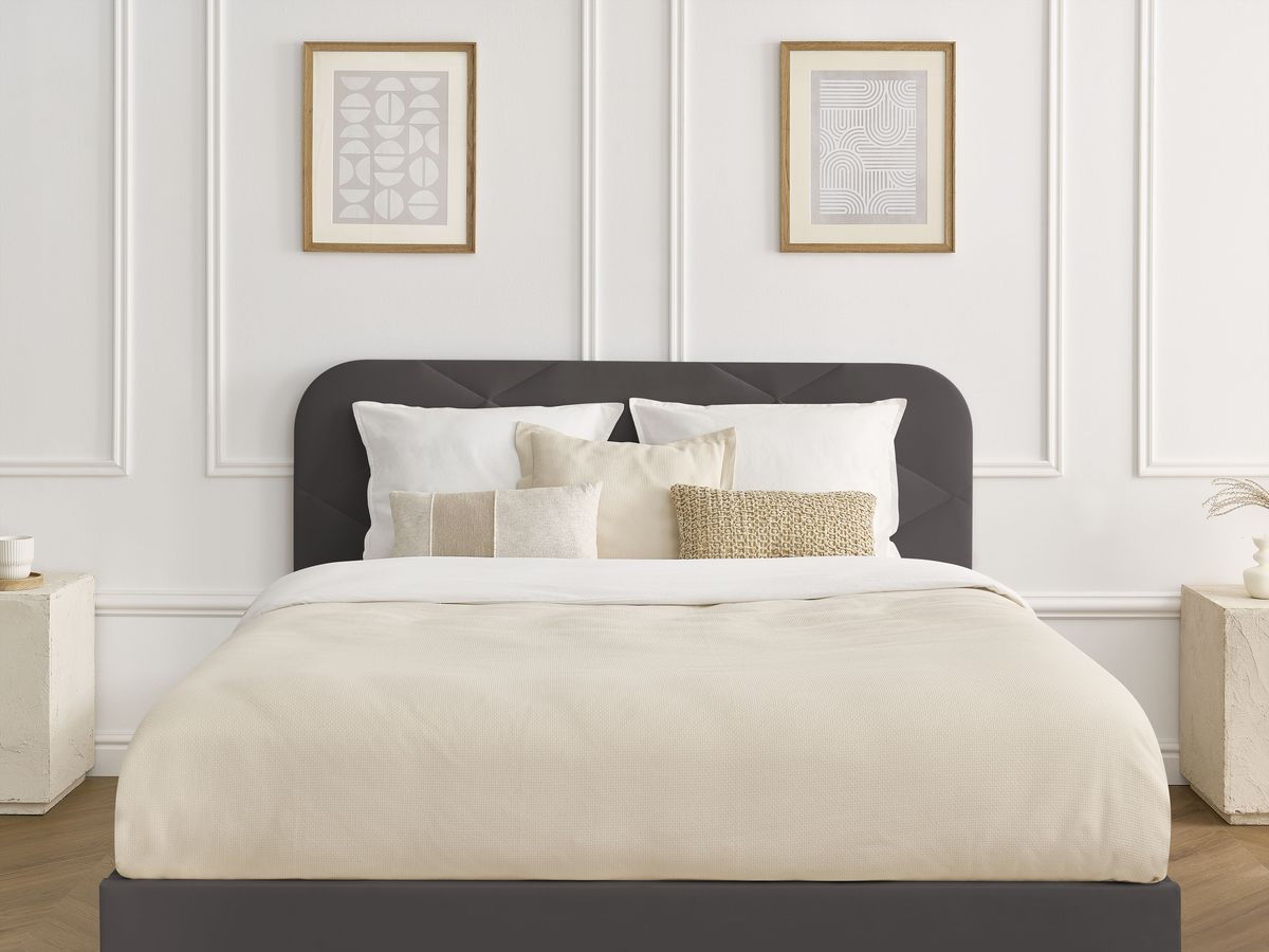 Lit PRUNE avec lattes massives tissu velours