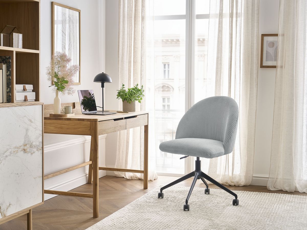 Chaise de bureau LALIE tissu velours côtelé et pietement à roulettes avec hauteur ajustable gris clair   BOBOCHIC