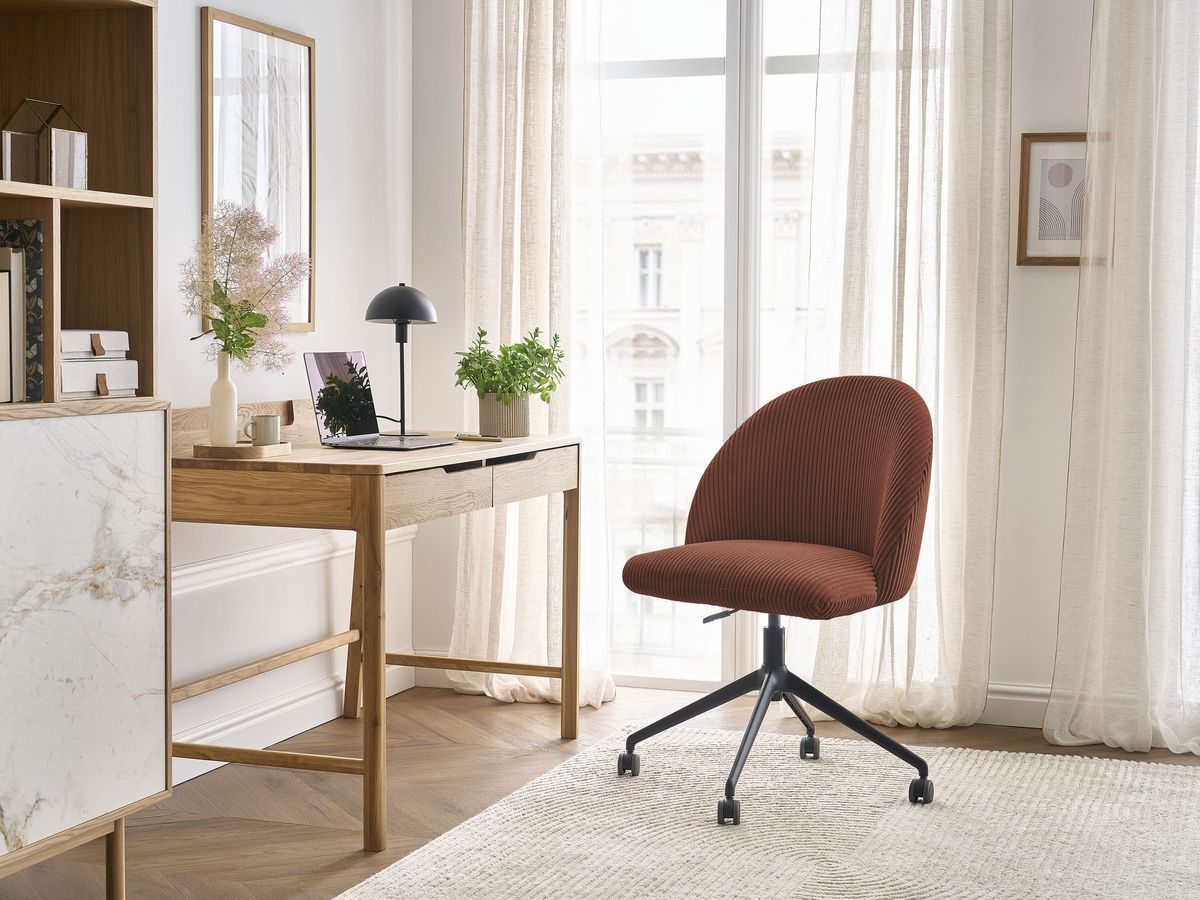 Chaise de bureau LALIE tissu velours côtelé et pietement à roulettes avec hauteur ajustable orange   BOBOCHIC