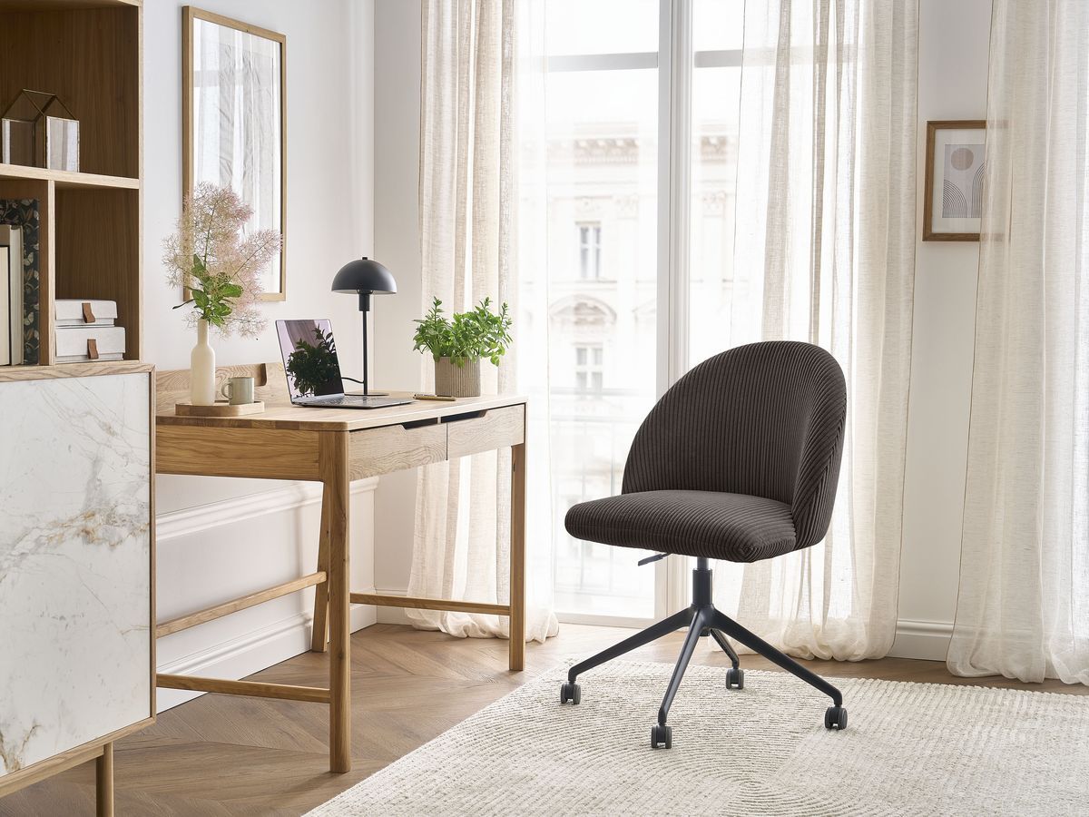 Chaise de bureau LALIE tissu velours côtelé et pietement à roulettes avec hauteur ajustable taupe   BOBOCHIC