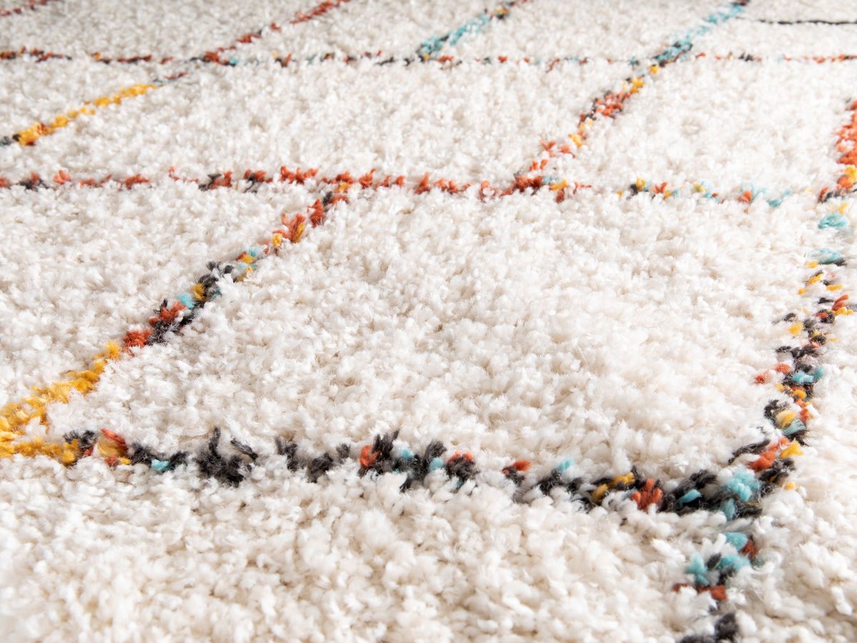 ELOISE langpolig vloerkleed met grafische patronen