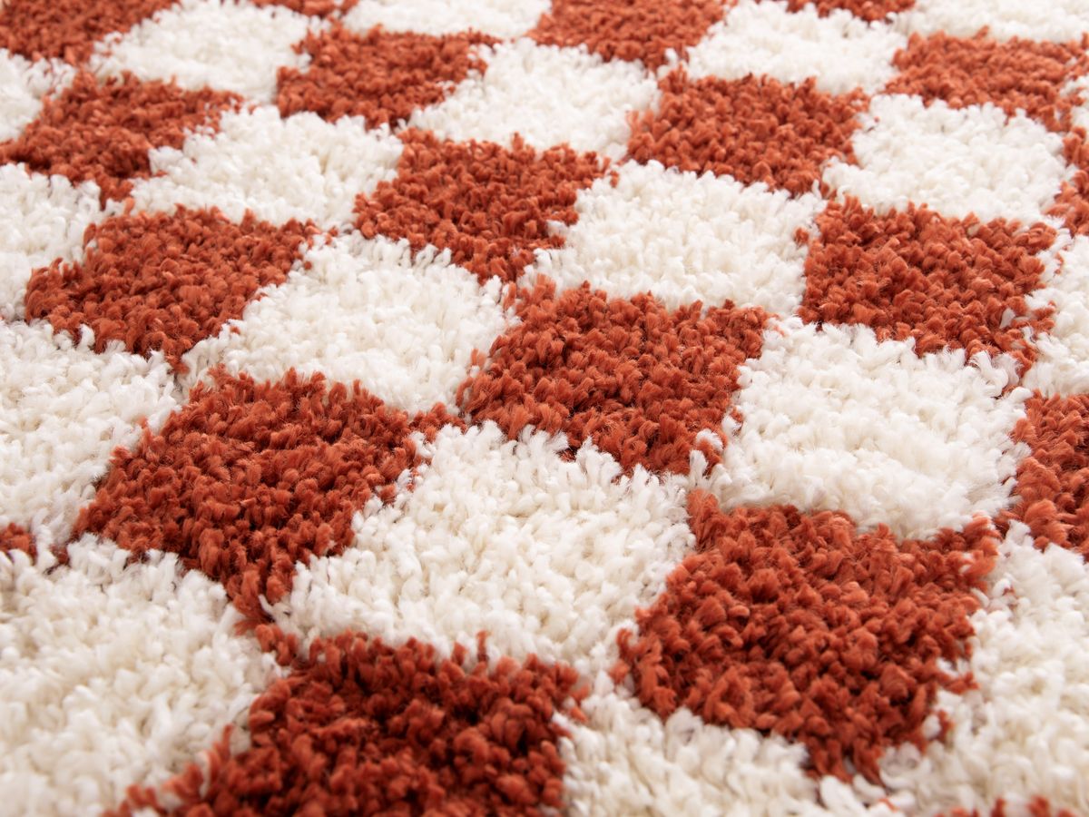 DAMIEN langpolig vloerkleed met schaakbordpatroon