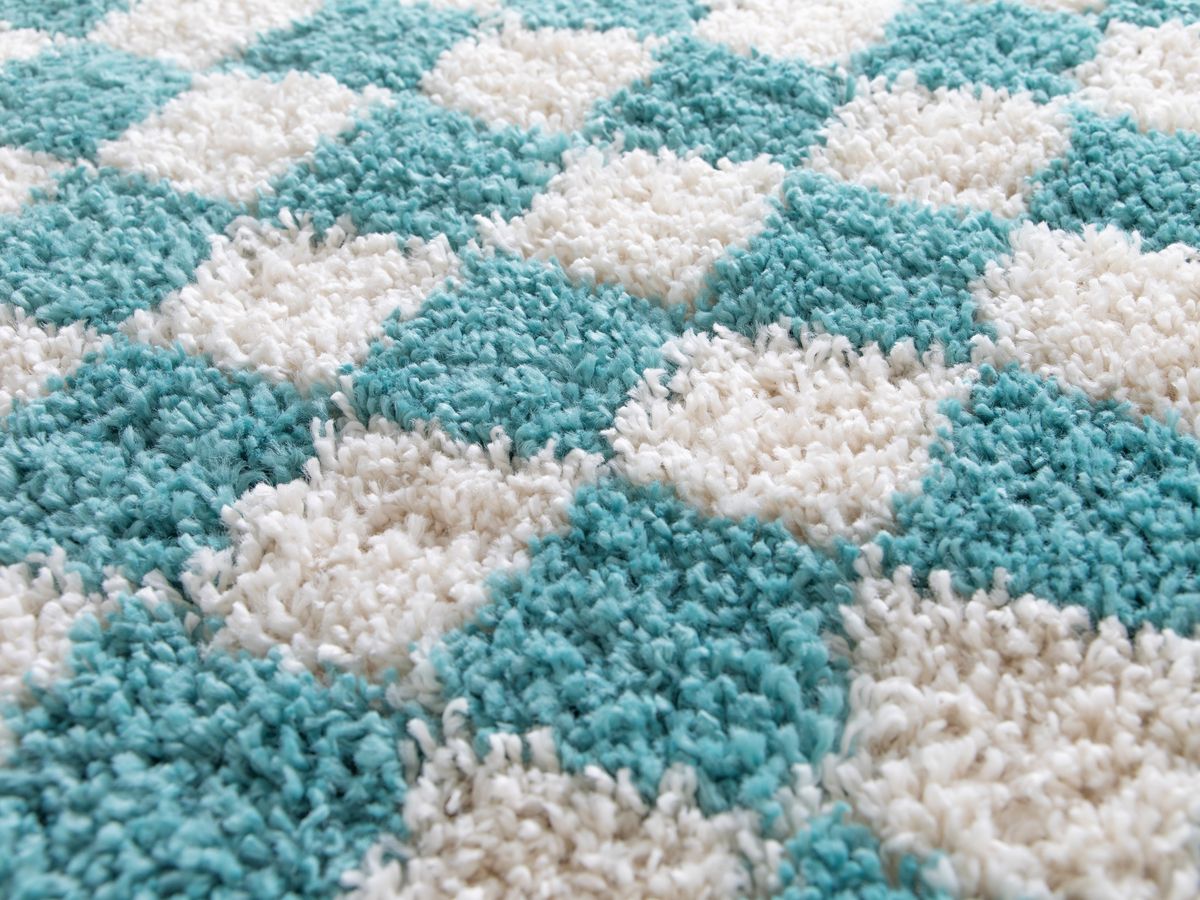 DAMIEN langpolig vloerkleed met schaakbordpatroon