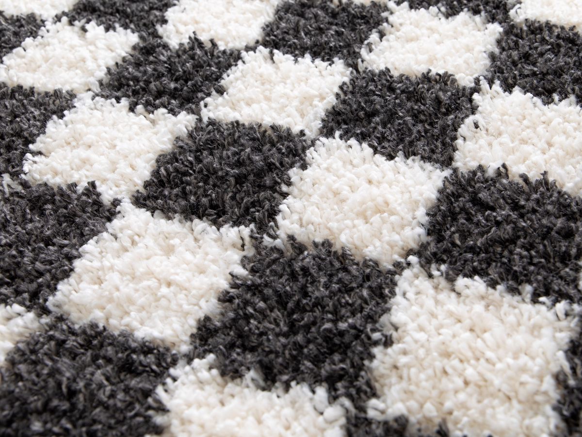 DAMIEN langpolig vloerkleed met schaakbordpatroon