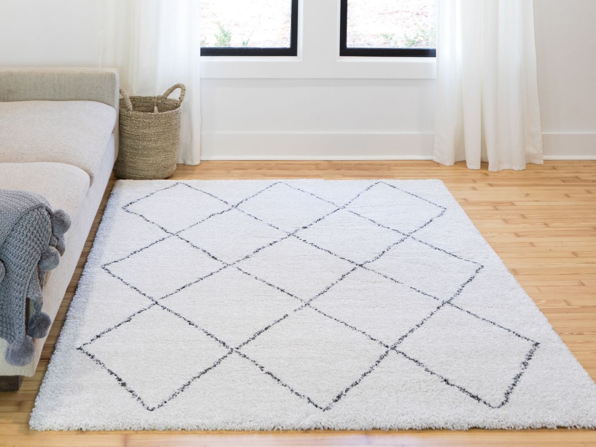 RENAUD langpolig vloerkleed met grafische patronen