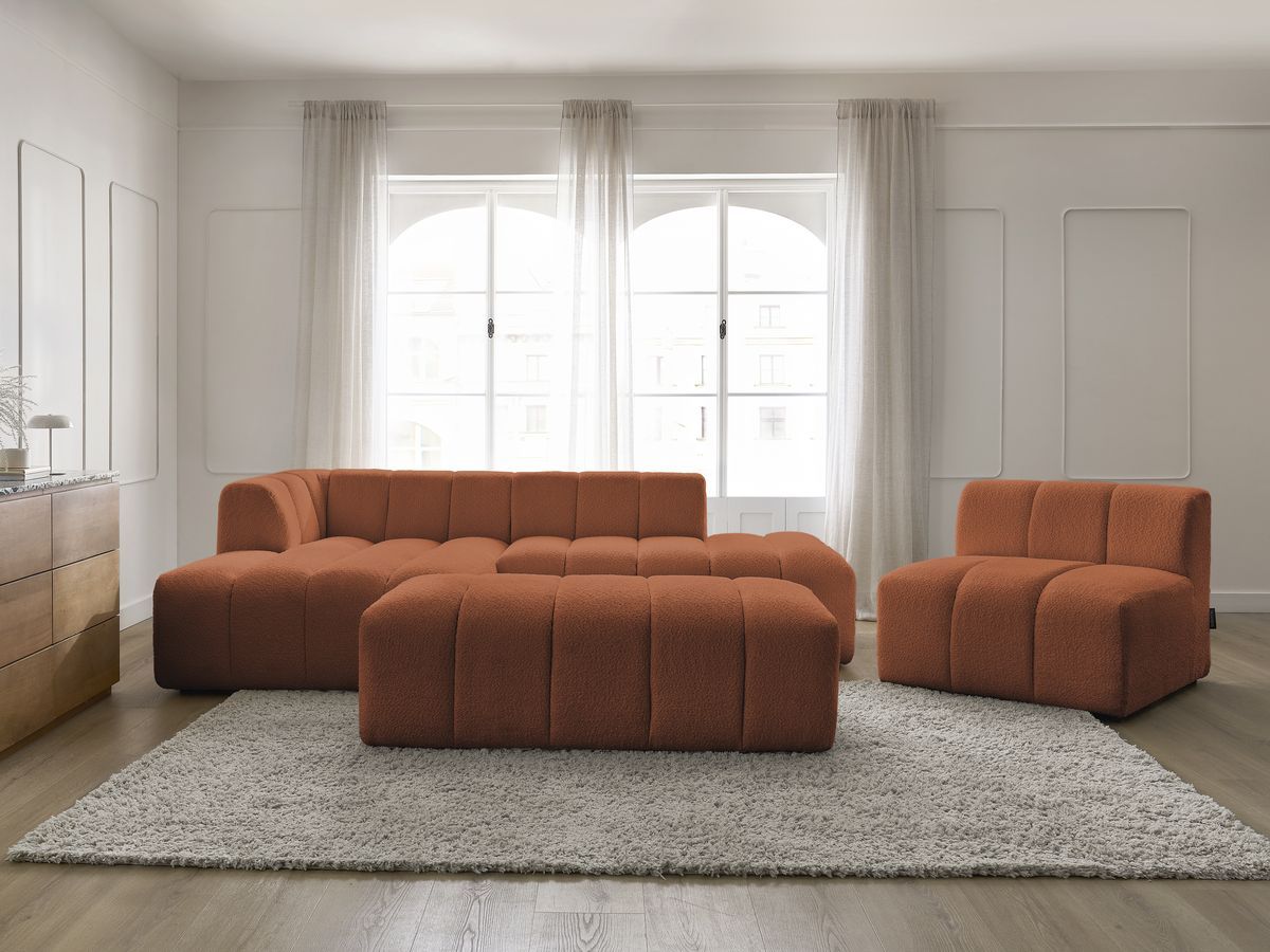 Canapé d'angle fixe modulable ANNECY tissu bouclette avec 1 chauffeuse 1 place et 1 pouf orange angle gauche BOBOCHIC 5 places - Vue supplémentaire 3