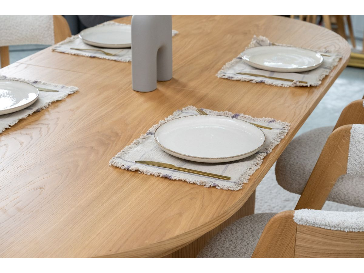 MALMOUSQUE set met uitschuifbare eettafel 210 tot 270 cm + 6 BASTIDE stoelen in massief eiken fineer