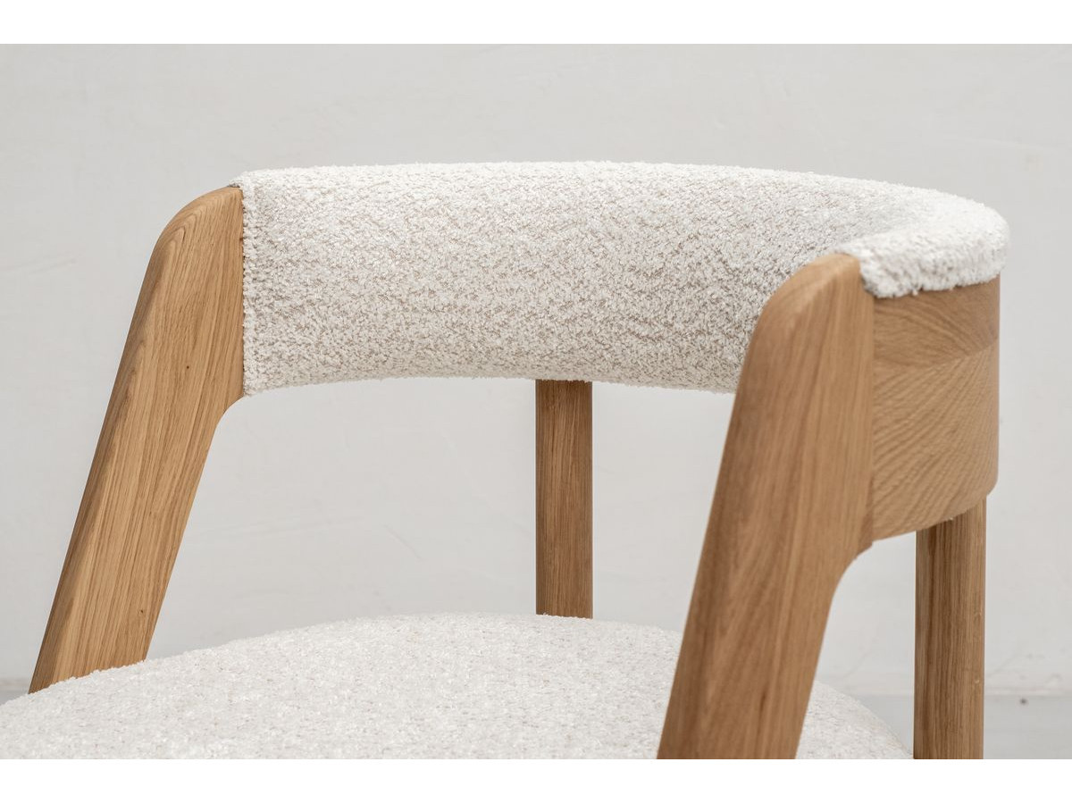 SORMIOU set met ronde eettafel uitschuifbaar van 130 tot 180 cm + 4 BASTIDE stoelen in massief eiken fineer