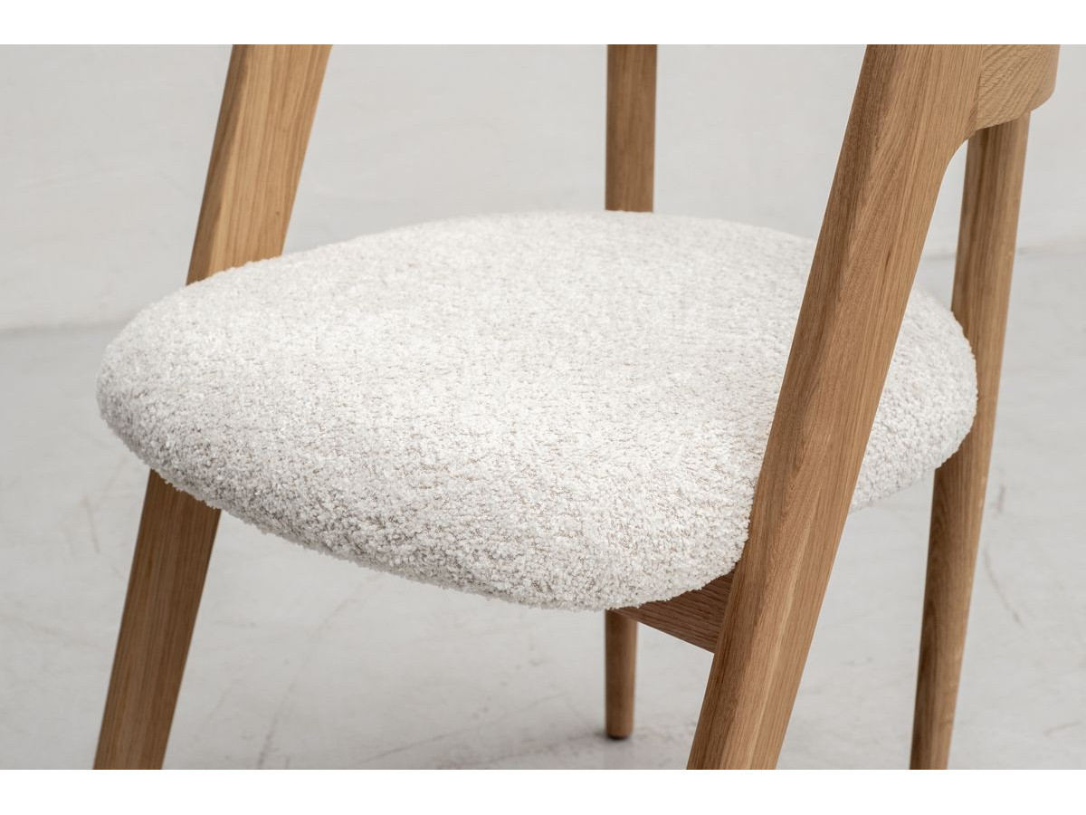 SORMIOU set met ronde eettafel uitschuifbaar van 130 tot 180 cm + 4 BASTIDE stoelen in massief eiken fineer