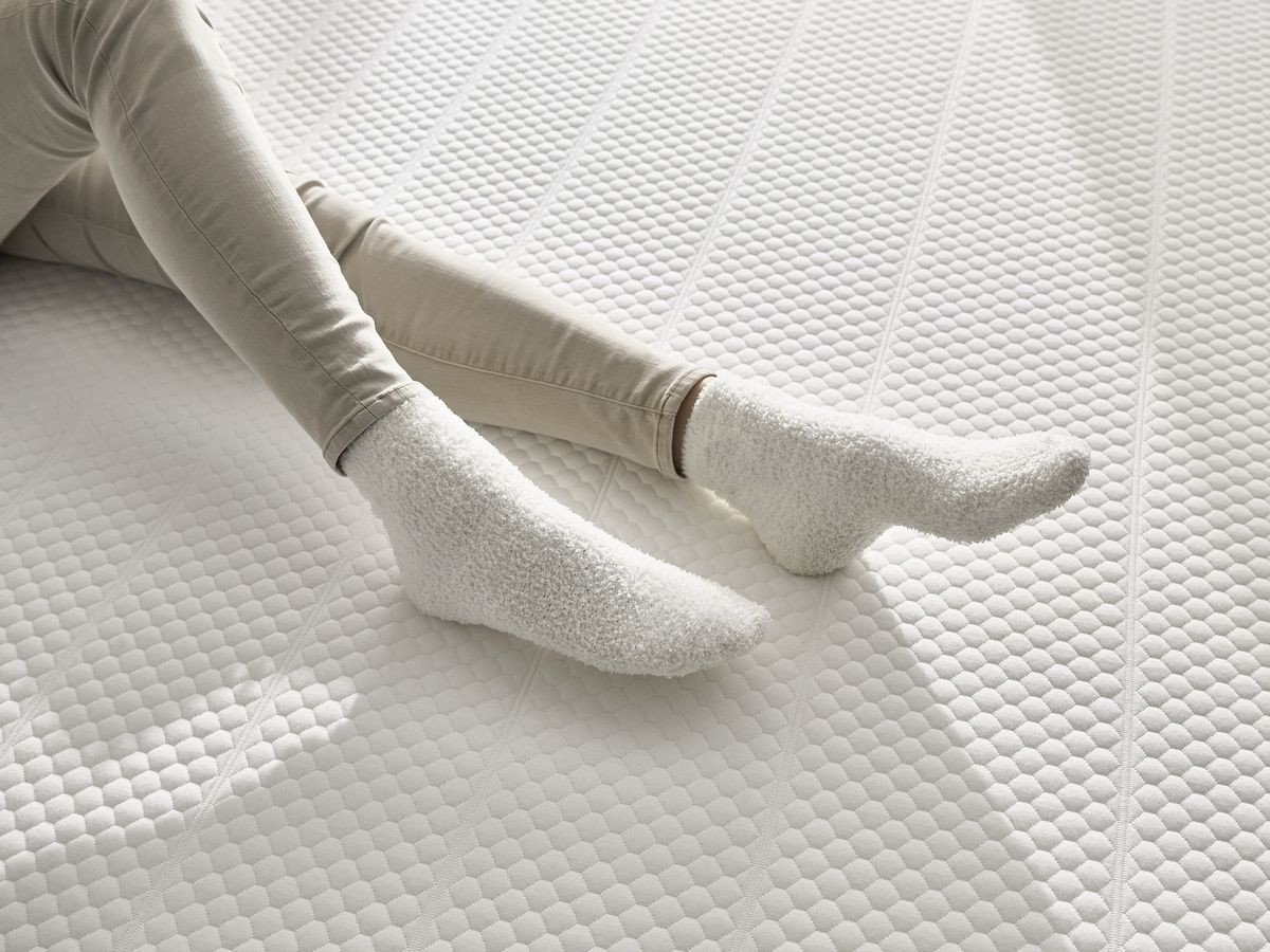 Set met MALON bed + AMALIA matras + 2 nachtkastjes in structuurstof