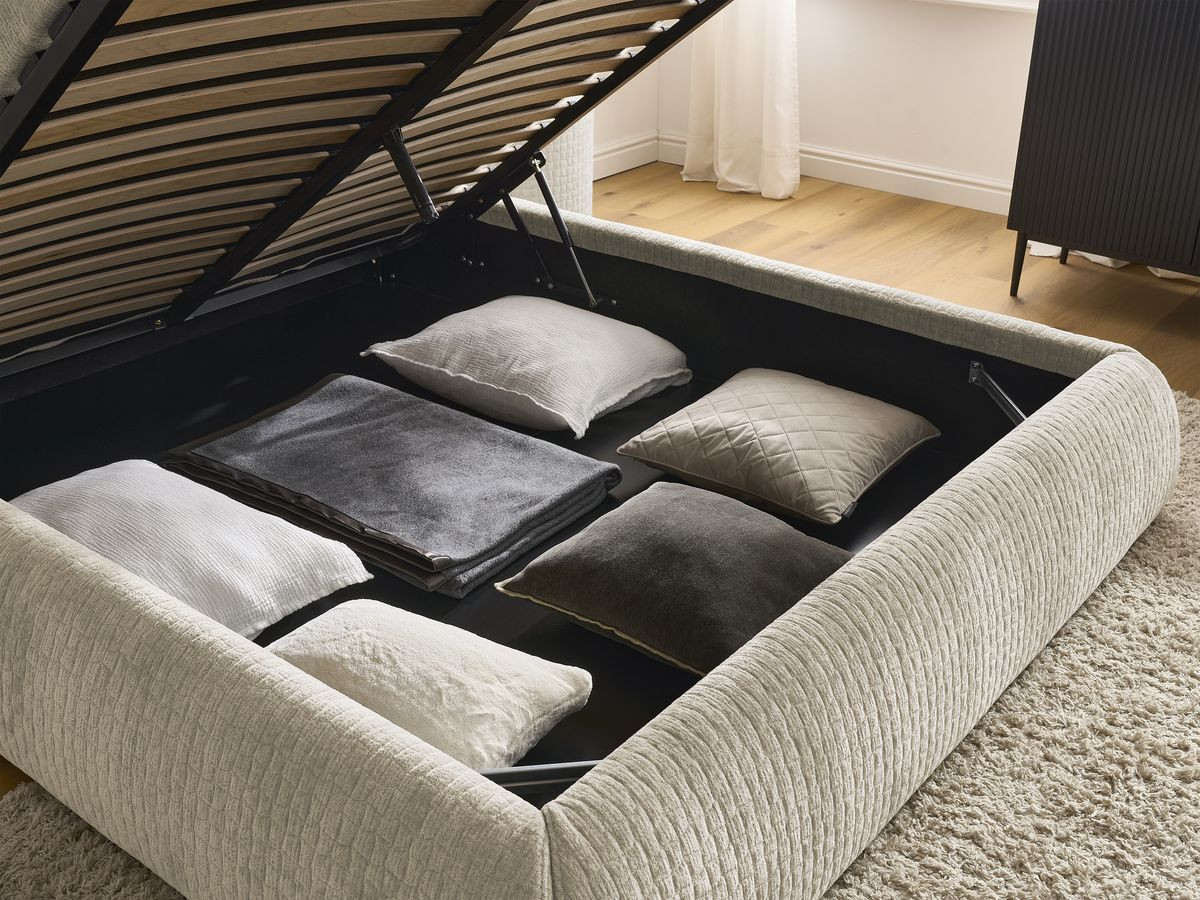 Set met MALON bed + AMALIA matras + 2 nachtkastjes in structuurstof