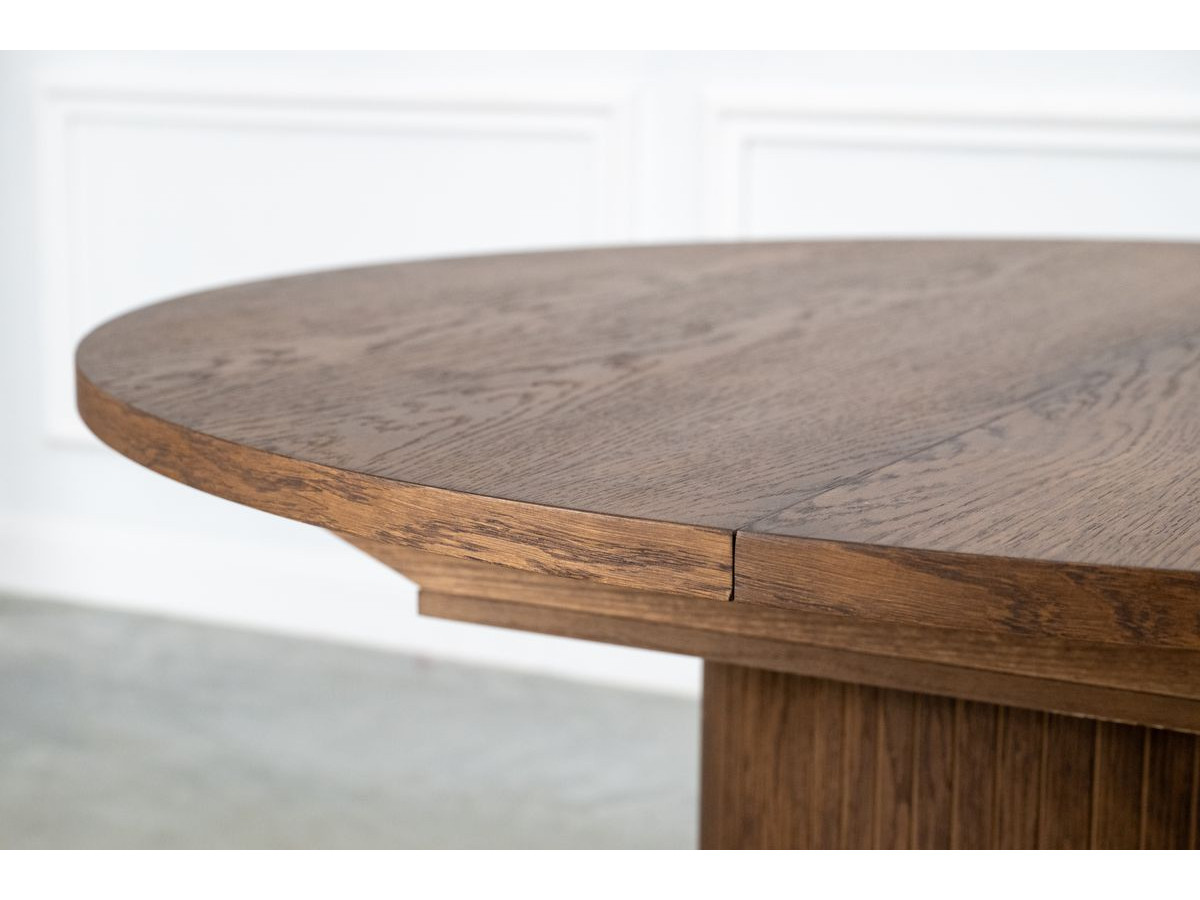 SORMIOU set met ronde eettafel uitschuifbaar van 130 tot 180 cm + 4 BASTIDE stoelen in massief eiken fineer