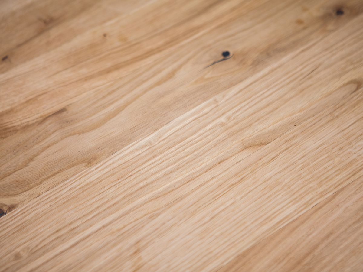 AWANI set met uitschuifbare eettafel met vierkante poten van massief eikenhout + stoelen van corduroy