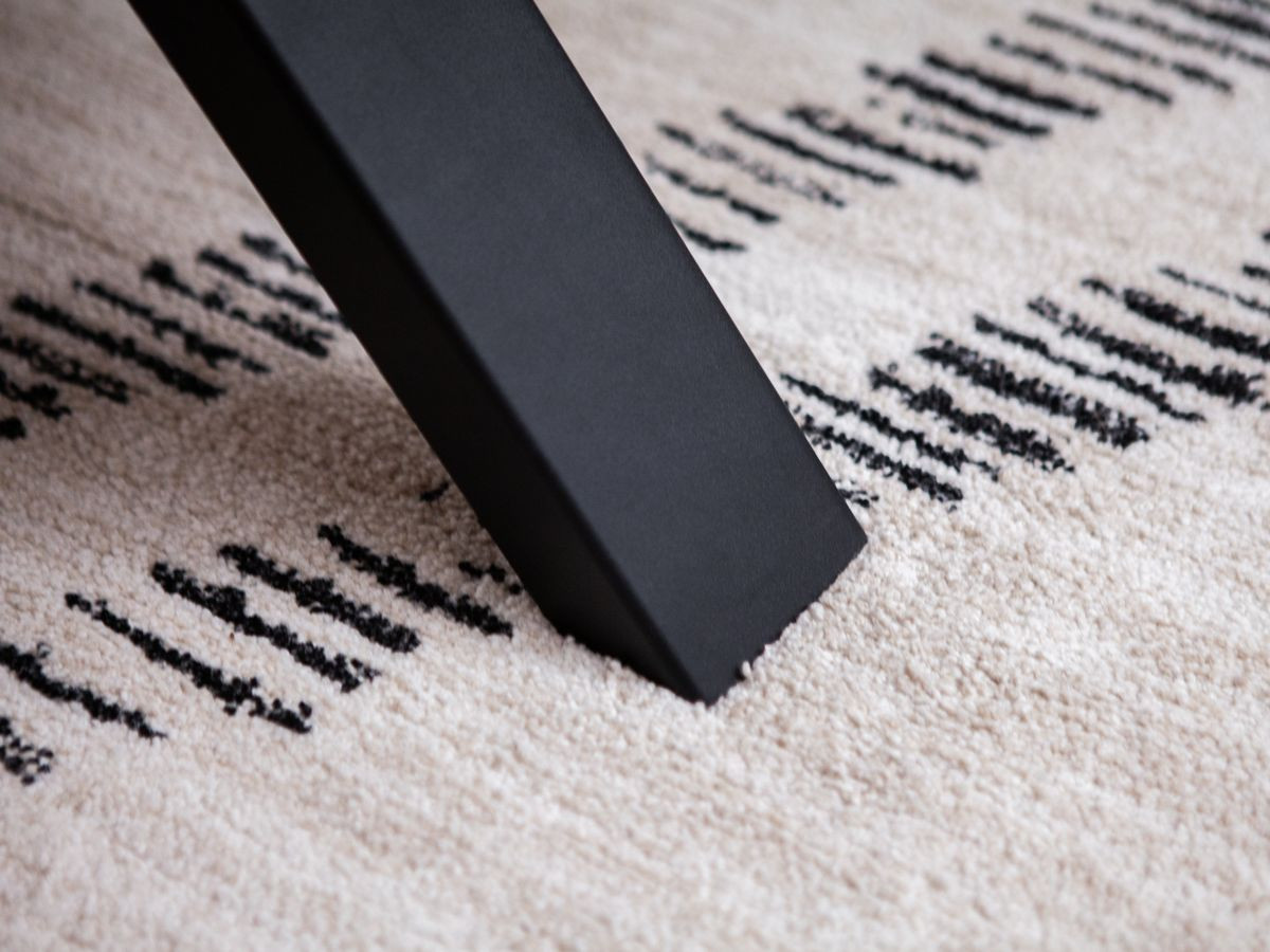 Ensemble AWANI avec table à manger extensible pieds croix chêne massif + chaises velours côtelé