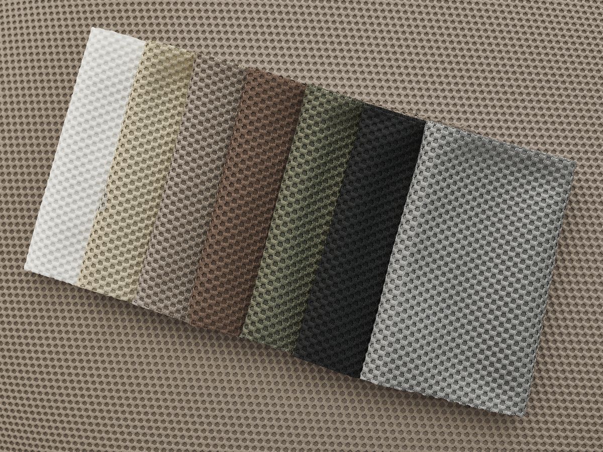 HAYDEN vaste 2-zits rechte bank in mesh stof met kleine poef met dienblad