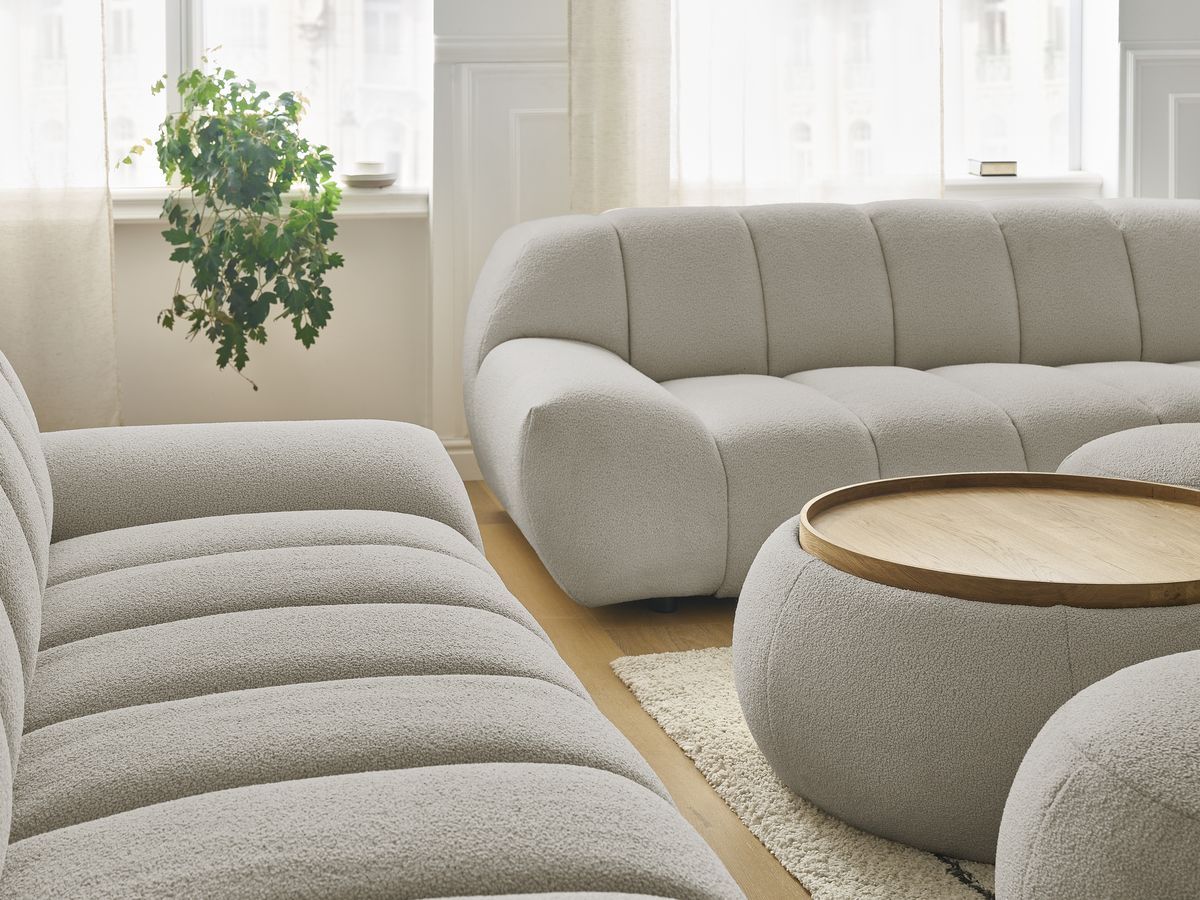 Ensemble canapé droit fixe 3 + 2 places HAYDEN tissu bouclette avec 1 pouf grand avec plateau, 1 pouf grand et 1 pouf petit