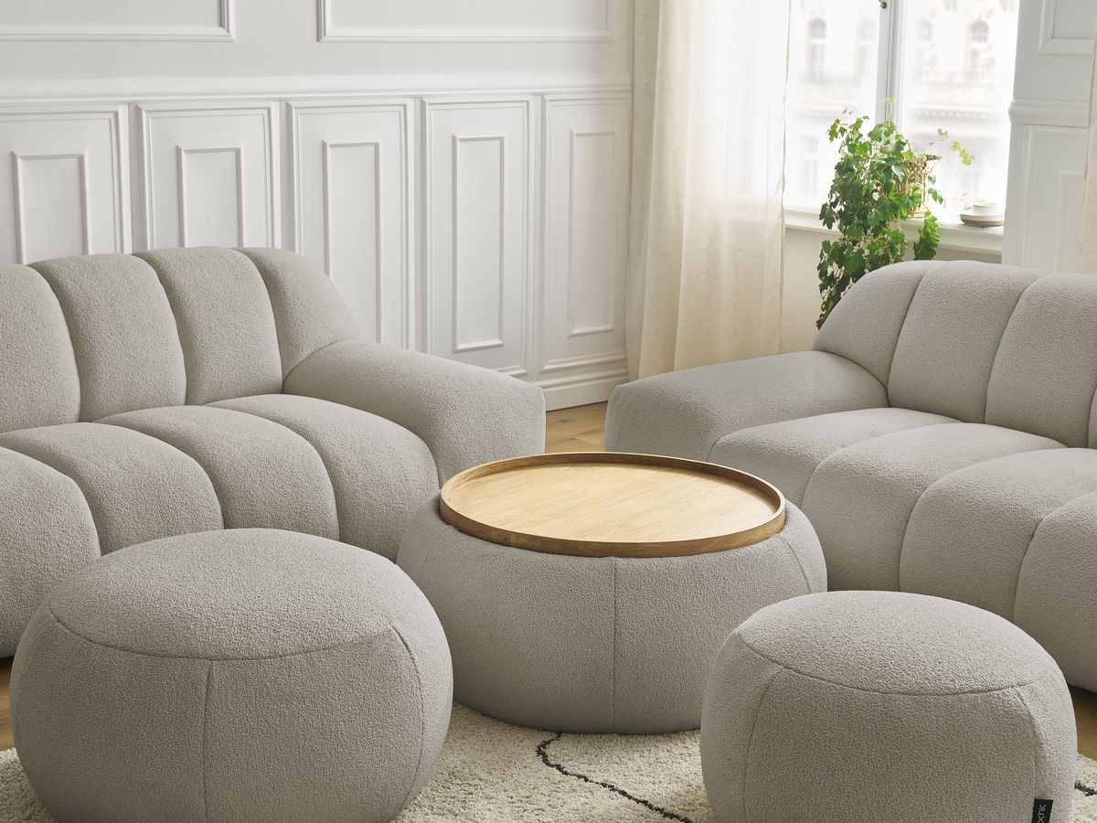 Ensemble canapé droit fixe 3 + 2 places HAYDEN tissu bouclette avec 1 pouf grand avec plateau, 1 pouf grand et 1 pouf petit