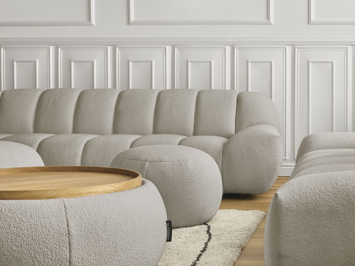 Ensemble canapé droit fixe 3 + 2 places HAYDEN tissu bouclette avec 1 pouf grand avec plateau, 1 pouf grand et 1 pouf petit