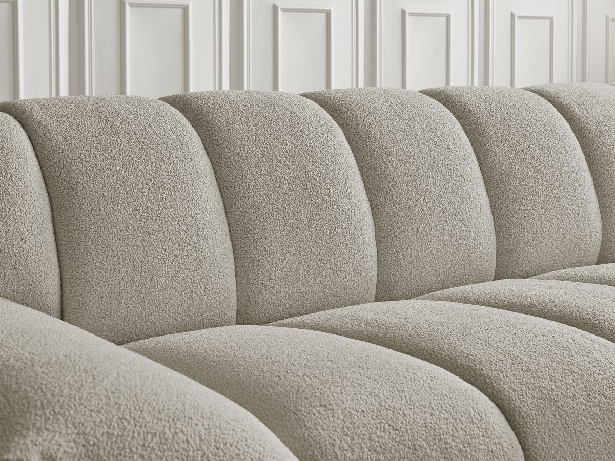 Ensemble canapé droit fixe 3 + 2 places HAYDEN tissu bouclette avec 1 pouf grand avec plateau, 1 pouf grand et 1 pouf petit