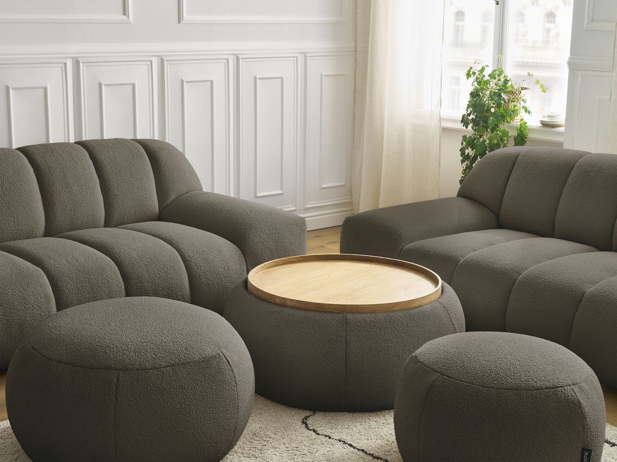 Ensemble canapé droit fixe 3 + 2 places HAYDEN tissu bouclette avec 1 pouf grand avec plateau, 1 pouf grand et 1 pouf petit