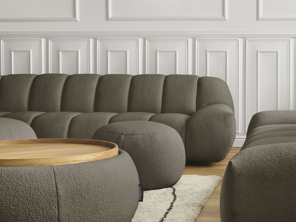 Ensemble canapé droit fixe 3 + 2 places HAYDEN tissu bouclette avec 1 pouf grand avec plateau, 1 pouf grand et 1 pouf petit