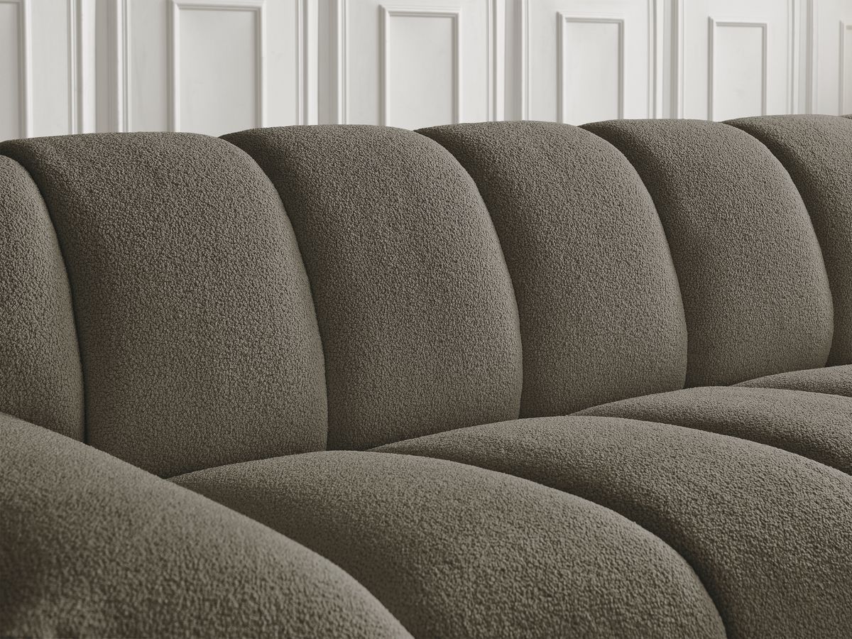 Ensemble canapé droit fixe 3 + 2 places HAYDEN tissu bouclette avec 1 pouf grand avec plateau, 1 pouf grand et 1 pouf petit